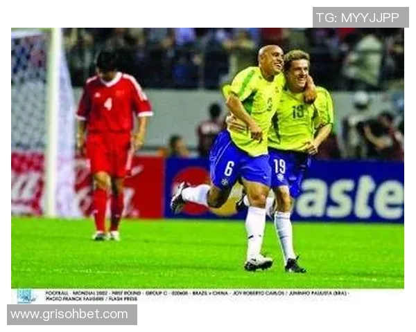 足球巨星遭袭击不幸遇害事件震惊世界足坛各界反应激烈 足球巨星遭袭击不幸遇害事件震惊世界足坛各界反应激烈